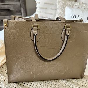 Authentic Louis Vuitton Onthego MM tote bag in grained Monogram Empreinte M45607